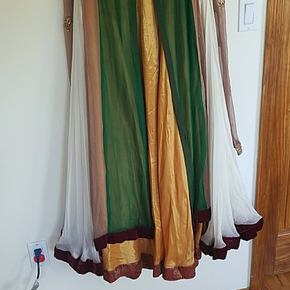 Pakistani 3 piece exquisite shalwar kameez gown - Picture 6 of 13